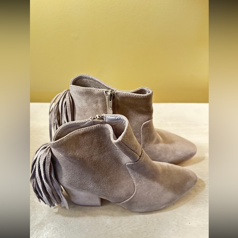 AoverA fringed Kailie bootie in gray size 38 (8)